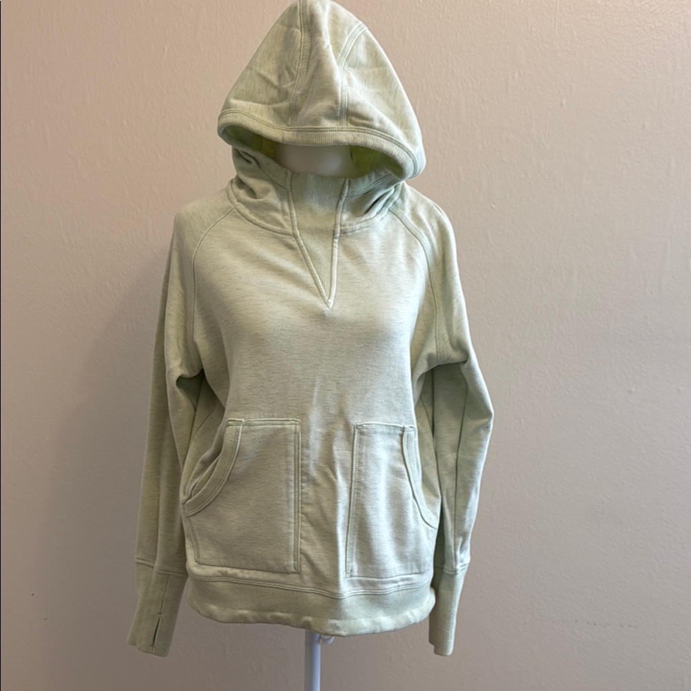 Cute and cozy Mountain Hardware hoodie (light green)